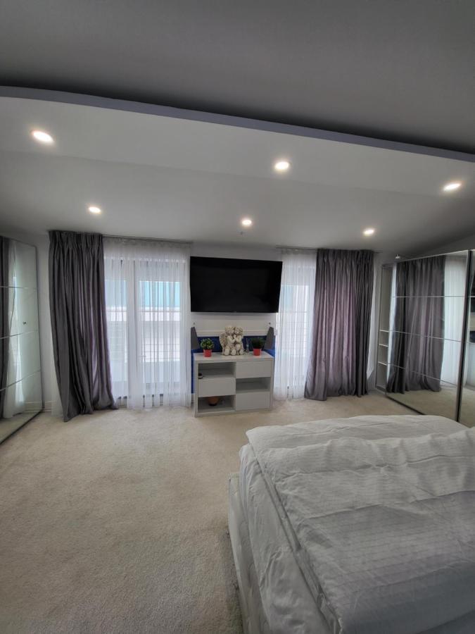 Large Luxury Apartment - Penthouse - Terrace Bucarest Extérieur photo